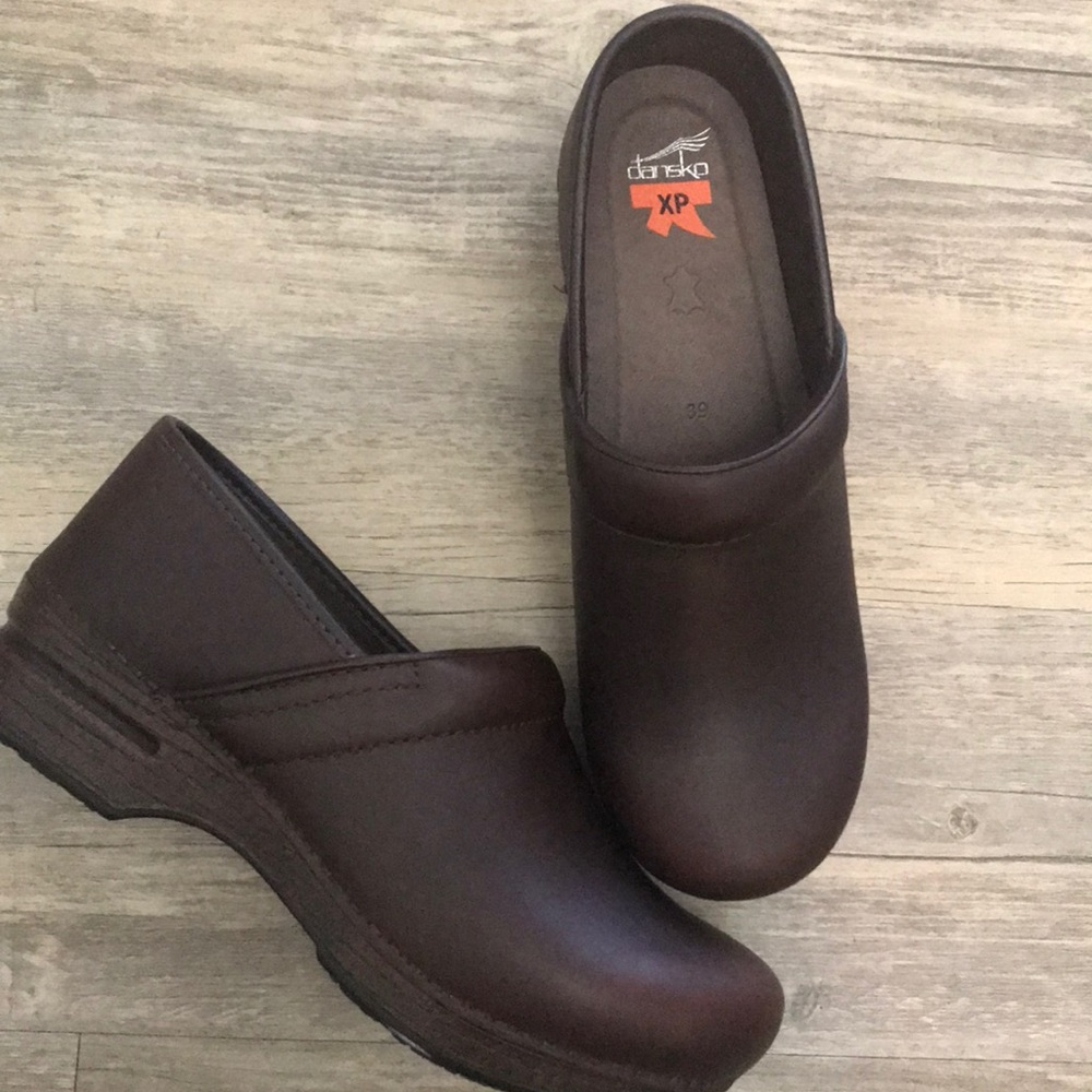 Brown Dansko size 39 no wear on them.